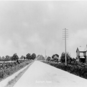 Looking North down Eskham Road towards Marshchapel.