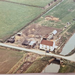 This photograph is of the property which used to stand near the Canal at Firebeacon Bridge.
It was originally a pub called the "Ship and Horns"
On the right still stands the original warehousing where the bargees would have unloaded their cargo
and visited the pub before moving on to their next destination.