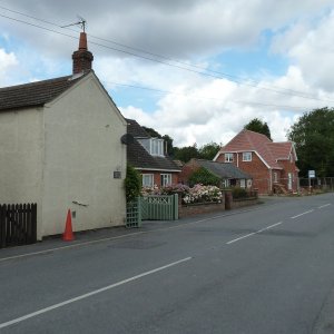Sea Dyke Way looking North - 2011.
The new house being built is on the site of the old "Red Garage".