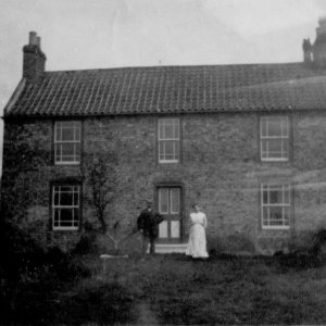 The legend on the reverse of this photograph reads:
"Lewis Farm, Marshchapel. April 5th 1915.