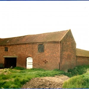 The barn in West End Lane before it was converted - This is now Duckthorpe Grange.