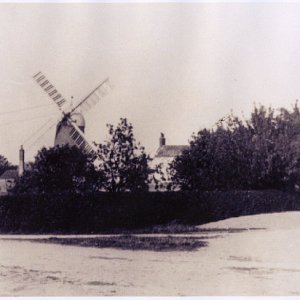 This photograph of Marshchapel Mill must have been taken before
6th. January 1922, when the sails were demolished in a storm.
