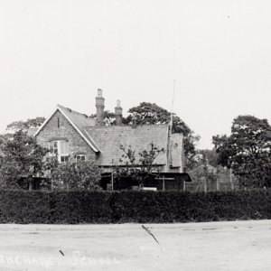Wrights old fish and chip shop can be seen on the junction of Sea Dyke Way
and Church Lane, with the school in the background.