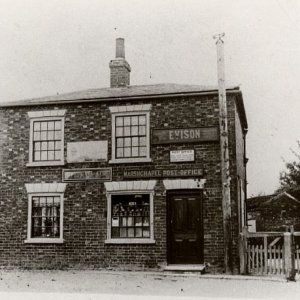 Alf Wrights house "Ivanhoe" can just be seen to the right of the Post Office.
The old fish and chip shop was situated in front of "Ivanhoe" but nearer the road.