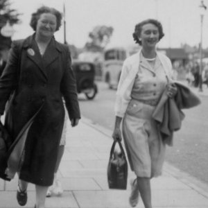 Sunday School outing to Skegness.
On the left is Mrs Evison who lived in Church Lane, and on the right is Kath Grantham.