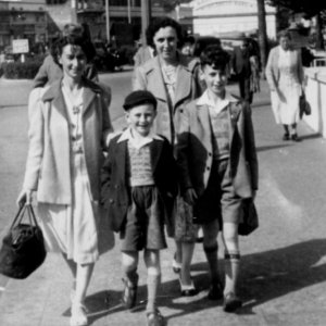 Sunday School outing to Skegness - Circa; 1950
L to R; Kath Grantham, Stuart Grantham, Isobel Burgess, Tony Burgess.