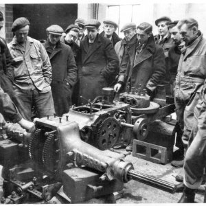 Raymond Caudwells "Fitters" shop, at Top Yard.
Photograph taken in the 1950s. - Demonstration of new equipment.