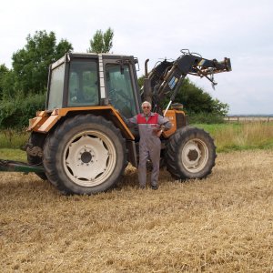 Hurtons Farm Ltd - Harvest 2009.
Grain Cart driven by Barry Hedison.
