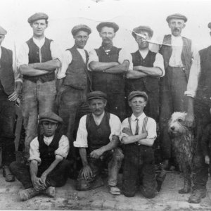 Sea Farm, Marshchapel.
2nd. left, Farm Foreman for Col. Fenwick, 3rd. right, H Peart.
3rd. left "kneeling", H Hiscock, 2nd. right, Mr Dobson and son Roger.