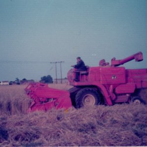 George Wray combining at West End Lane, Marshchapel - 1975
West End Lane can be seen in the background.