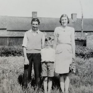 Eric and Mary Clover with son Barry - Late 1940s.
They are pictured at the rear of Drainbridge Cottages where they lived at this time.