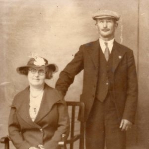 Florence May Leak - nee Stubbs - and her husband George William Leak - known as Dick.
They lived in one of Drainbridge Cottages with their family.