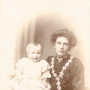 Mary Jane Wray nee Bratley; 1880 - 1949
Married to William Arthur Wray and once lived on Littlefield Lane.
The child is thought to be their first born, Mary Irene who was born in 1902