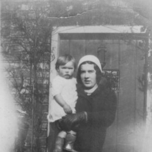 Phyllis Miller - nee Atkinson- holding Pauline Jacklin.
Photograph believed to have been taken outside Dorset Gardens.
C. 1932