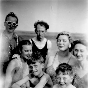 Biking down to North Cotes beach for an afternoon out.
Back row: Alf Fenner, Fred Grantham, Hazel Fenner, Kath Grantham
Front row: Helen - Kaths sister - Marsden Fenner and Stuart Grantham.
