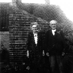 Mr and Mrs, William Arthur and Mary Jane Wray.
They once lived at Littlefield Farm, Littlefield Lane, Marshchapel.