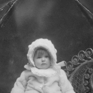 Emily Miriam Stark - known as Mirrie who later married Len Leak.
Born 20 January 1922