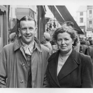 Len and Mirrie Leak on a day out.
C. 1950s.