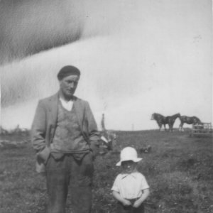 Tom F Leak jnr wih his nephew Tony Leak.
Middle Farm, Marshchapel
Early 1940s