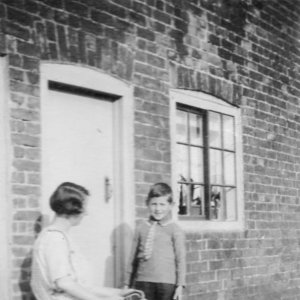 This photograph was taken at Walnut Farm - now part of Mossop Farms - in the 1920s.
Although the people in the photograph are unknown it is likely that the Wares lived there at the time.