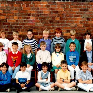 Marshchapel School Lower Juniors - 1989
See accompanying list of names.