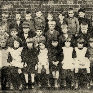 Marshchapel School. The man on the left is Percy Lyons, Headmaster.
This is a cutting from a newspaper and the photograph dates from c. 1925.